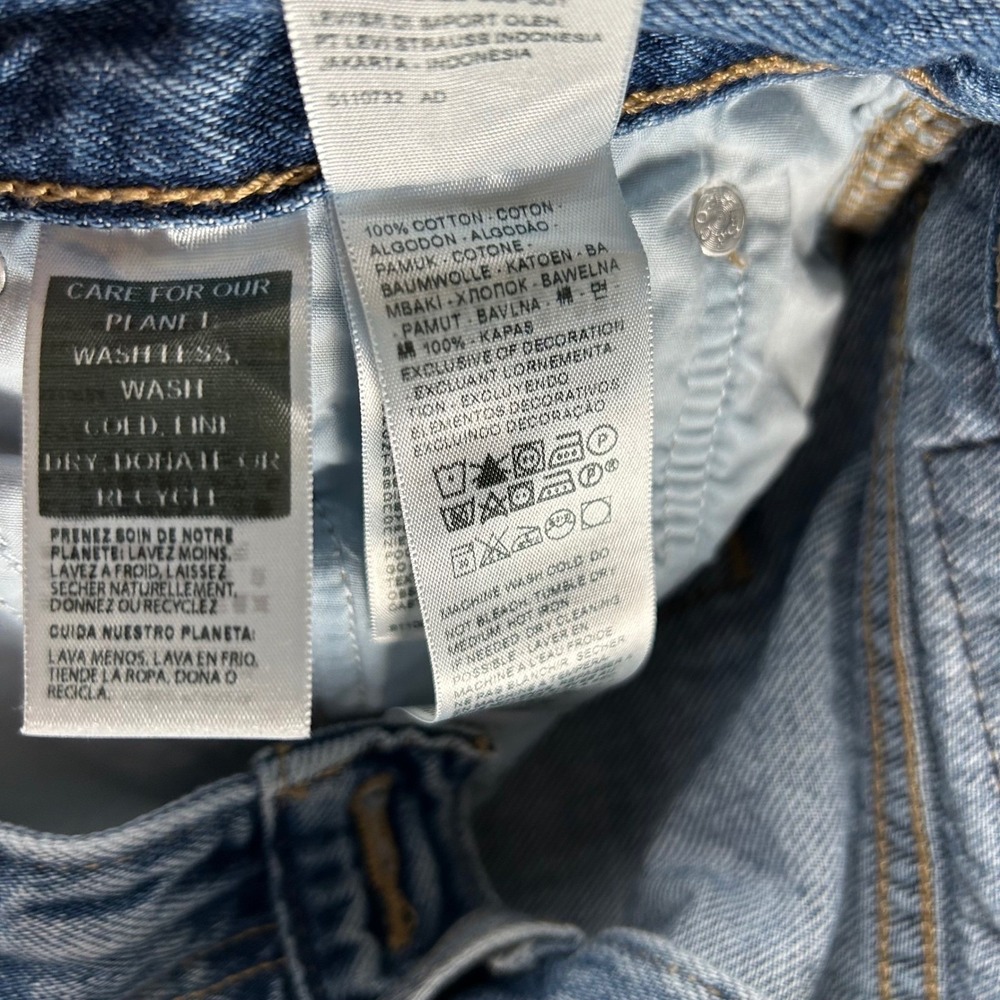 Levis Premium 80s Mom Jeans Light Wash High Rise Tapered Blue Denim 28 - Picture 8 of 11